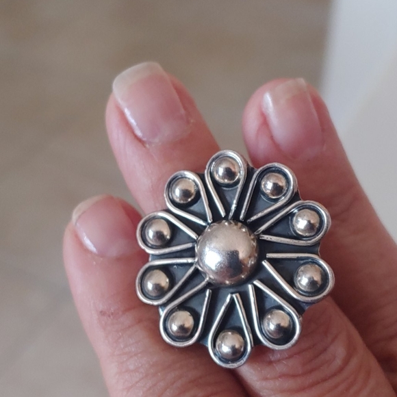 Ring - Picture 2 of 3